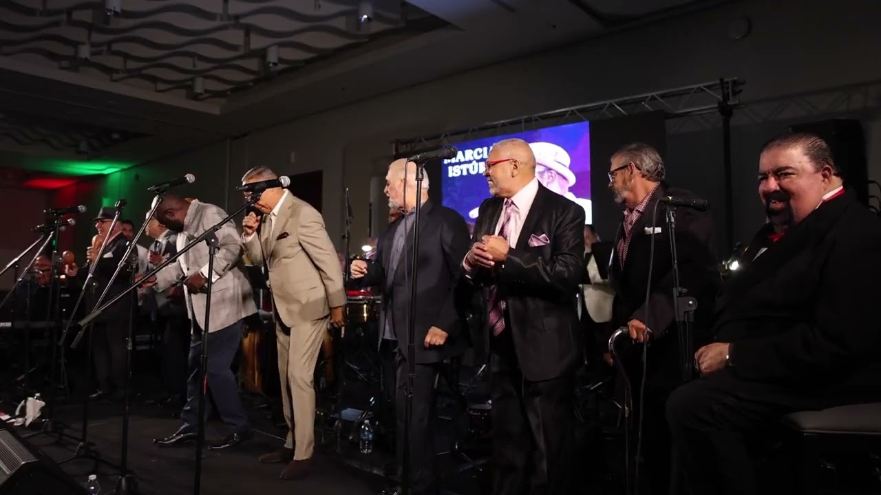 LA FAMILIA - Tradicional Bailable Víspera de Reyes 2025