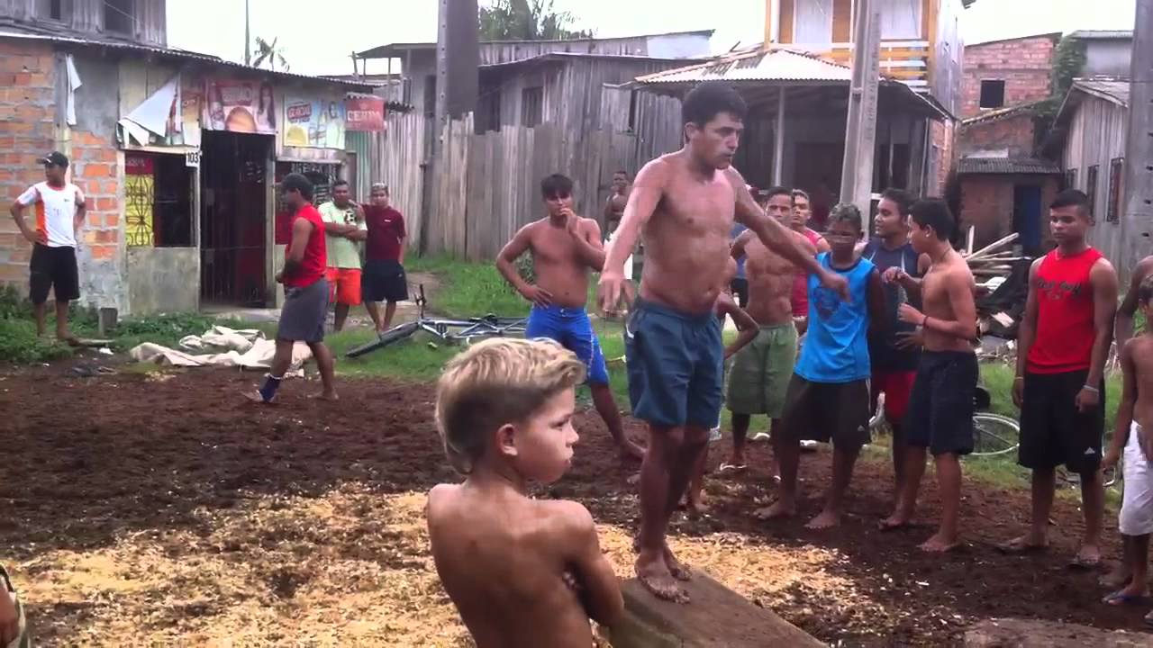 DUELOS DE SALTO NA SERRAGEM. TERRA FIRME, BELÉM, 2011.