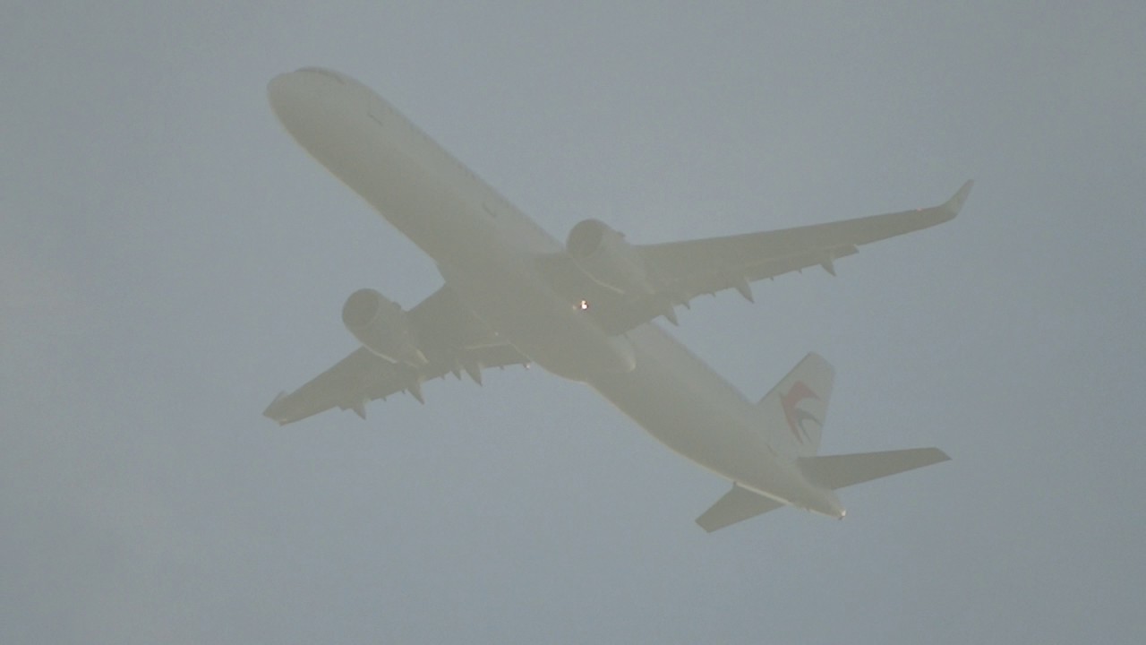 China Eastern Airbus A321 Sharklets B-8649 departures Hamburg Finkenwerder
