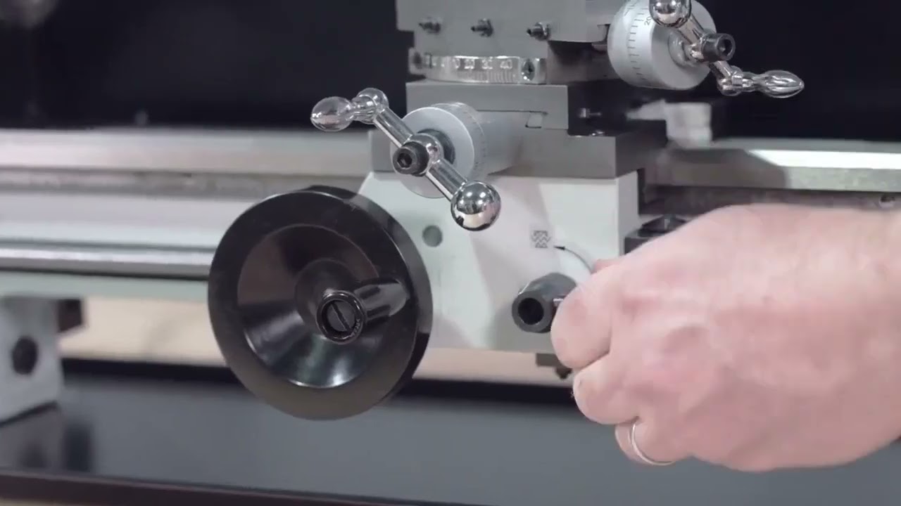 Powerful 750W Metal Lathe with Brushless Motor and 0-2500 RPM Speed Control