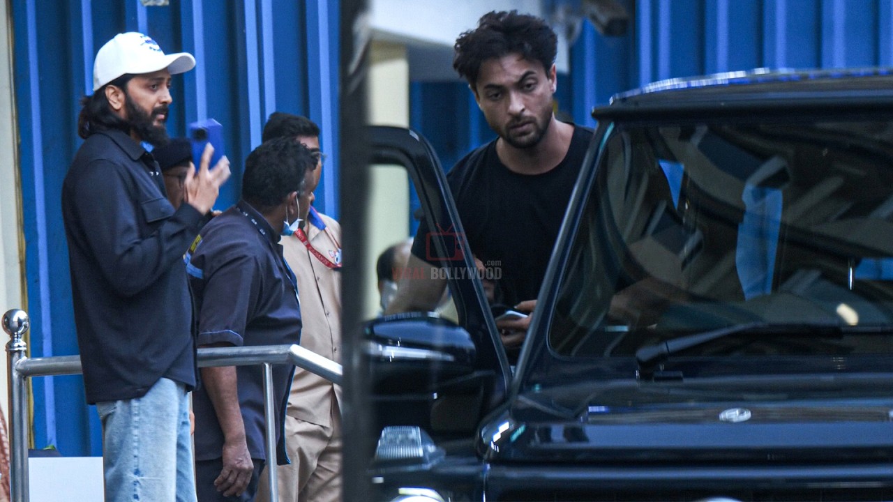 Riteish Deshmukh & Aayush Sharma Arrive at Lilavati Hospital to Support Khan Family