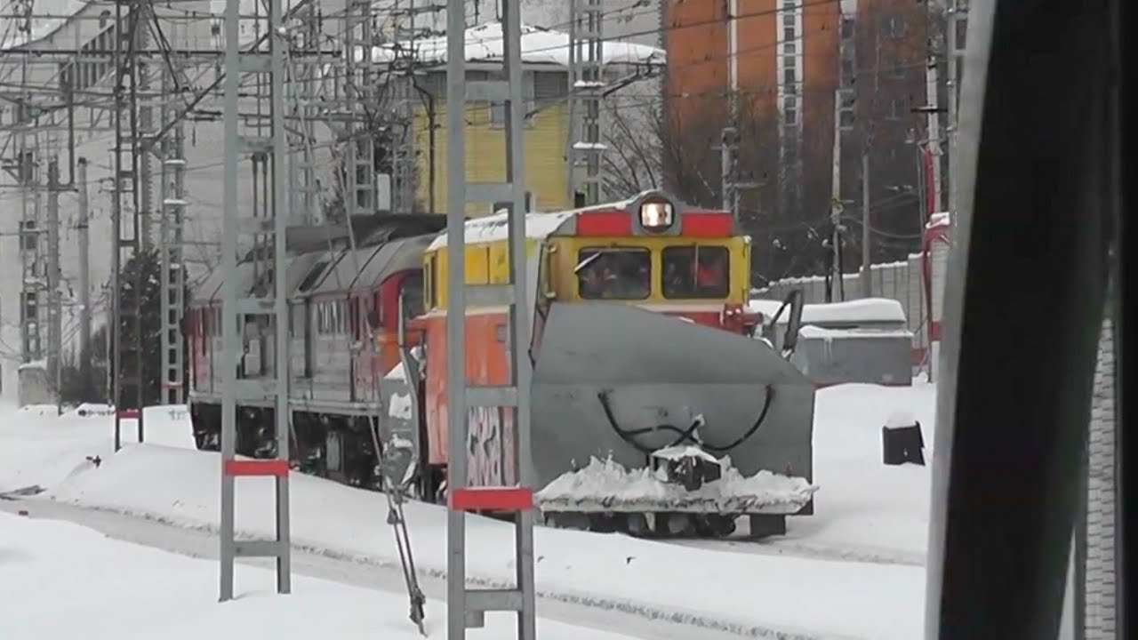 Снегоочиститель СДПМ2-3154 под тягой тепловоза 2М62-1041.