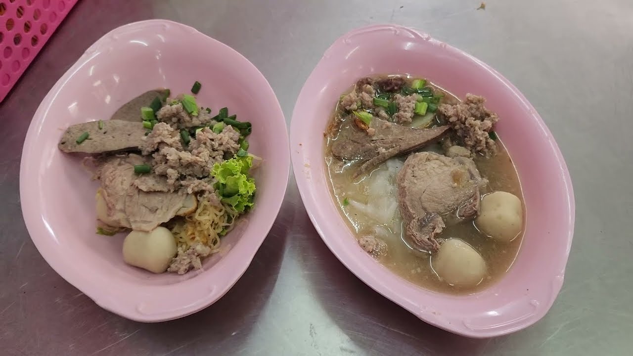 Rung Rueang Pork Noodle (original shop) รุ่งเรือง Multiple Michelin Bib Gourmand Bangkok Thailand