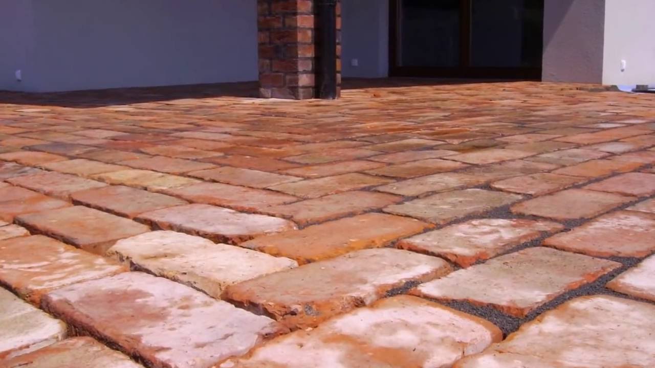 Taras , cegła rozbi&oacute;rkowa Brukarstwo Bydgoszcz      Układanie kostki brukowej