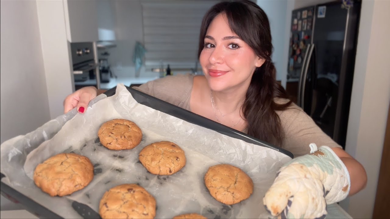 ASMR - HORNEANDO GALLETAS 🍪 - SUSURROS