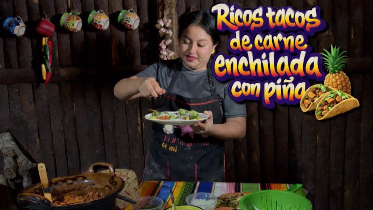 Ricos tacos de carne enchilada con piña!