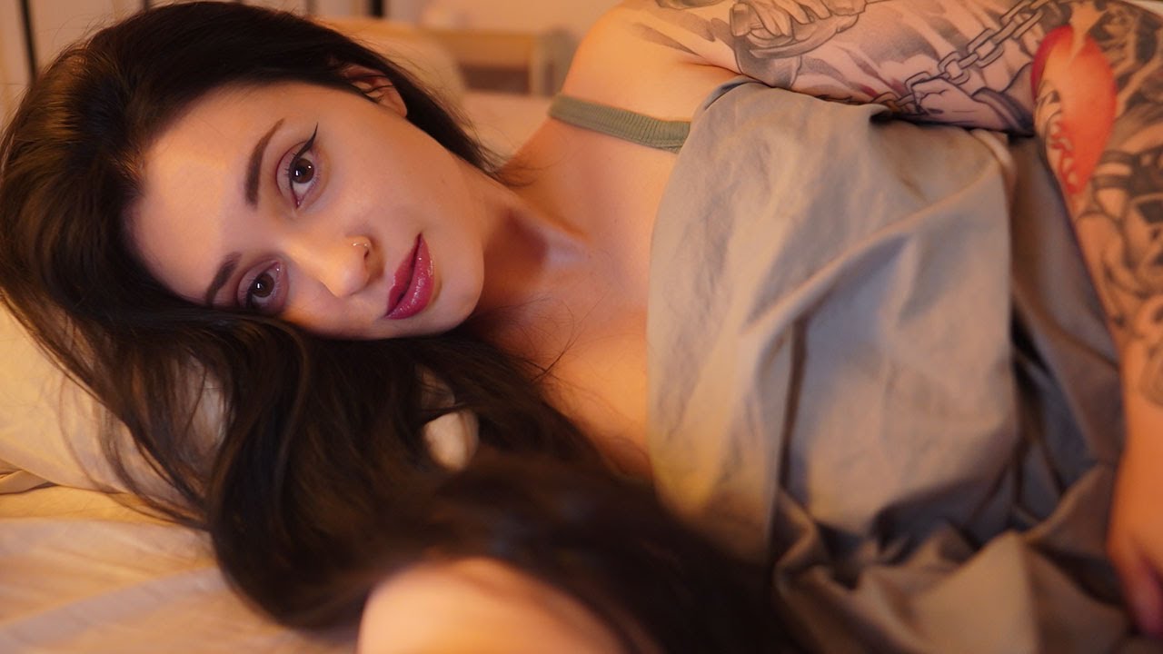 ASMR Tu novia te cuida con amor 💗 Atención personal relajante