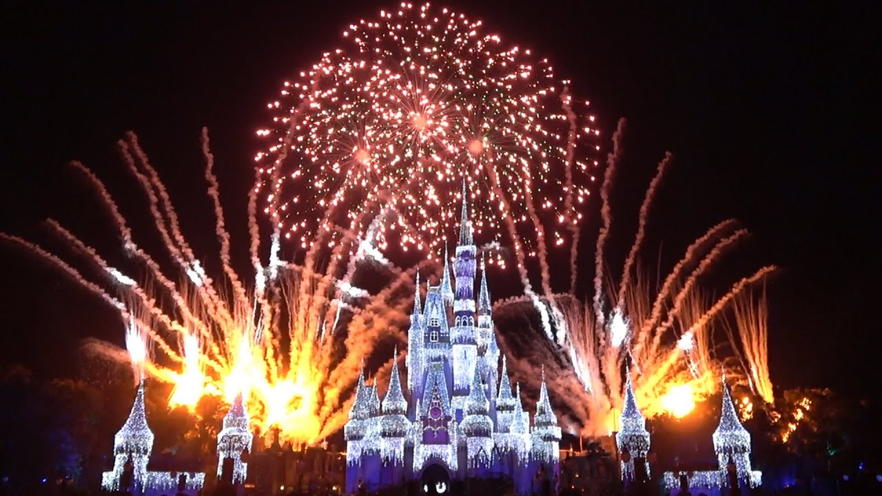 Minnie's Wonderful Christmastime Fireworks Show NEW at Mickey's Very Merry Christmas Party 2019