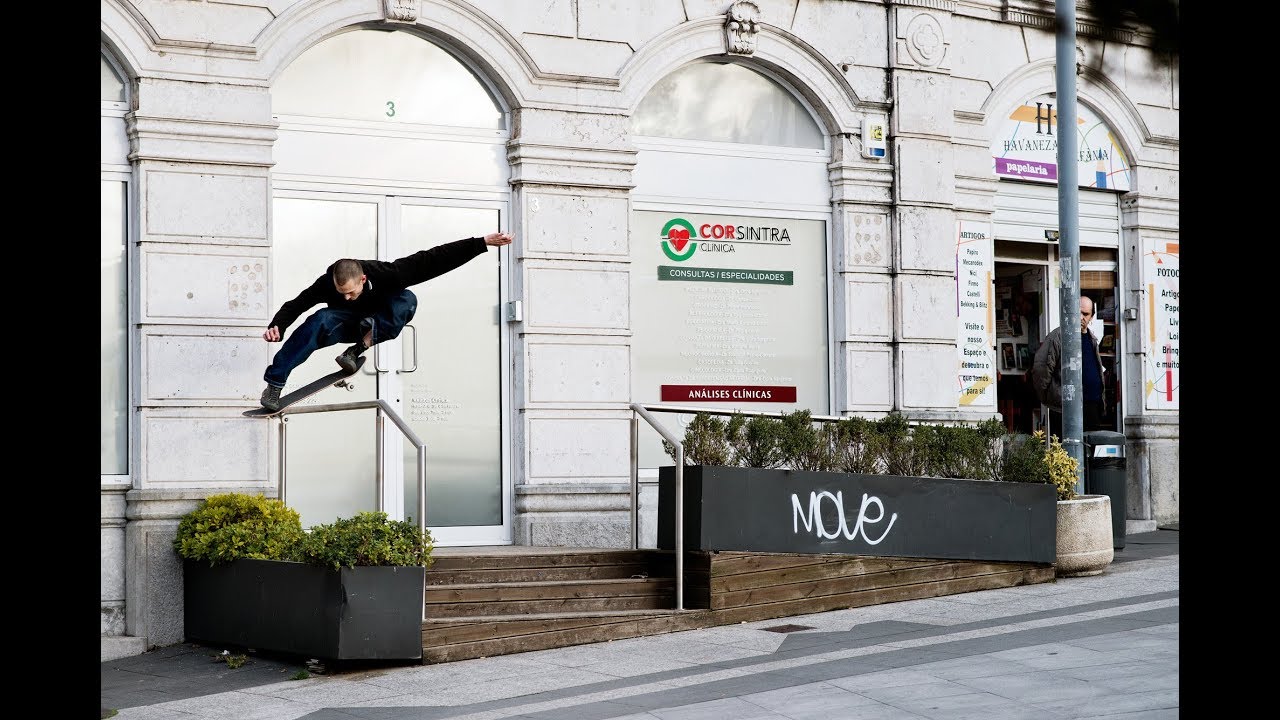 Pastel – Converse Cons in Lisbon