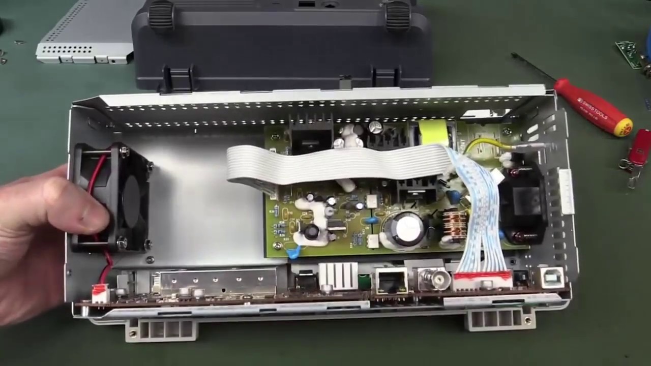 Dave Jones' EEVblog #985 - Siglent SDS1202X-E Oscilloscope Teardown