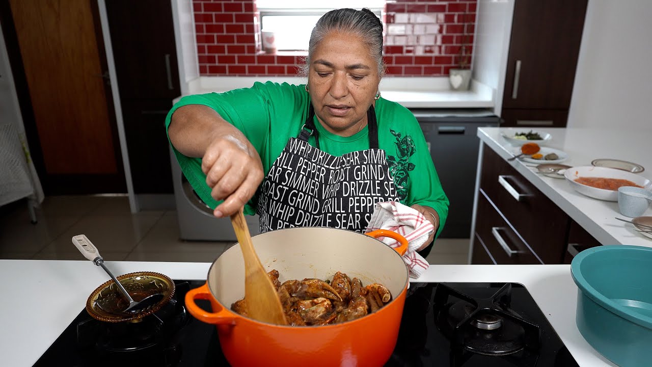 Making the most FINGER-LICKING GOOD Crab Curry - so good we'll fight the Colonel for the branding!