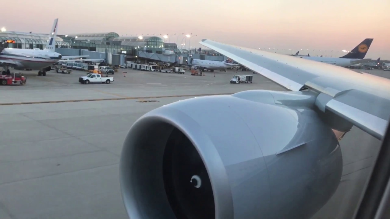 United Airlines B777-300ER taxi/takeoff from Chicago O'Hare (ORD)