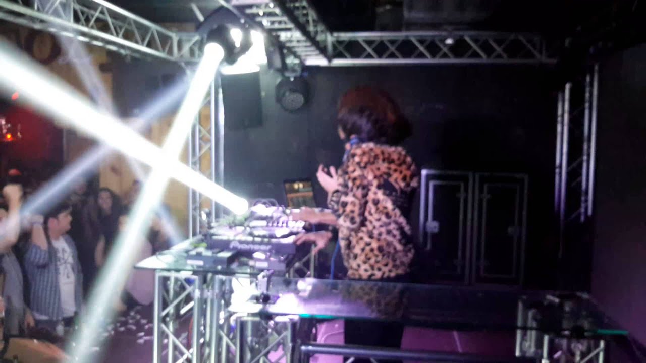 ELYELLA DJS (SALA REM)