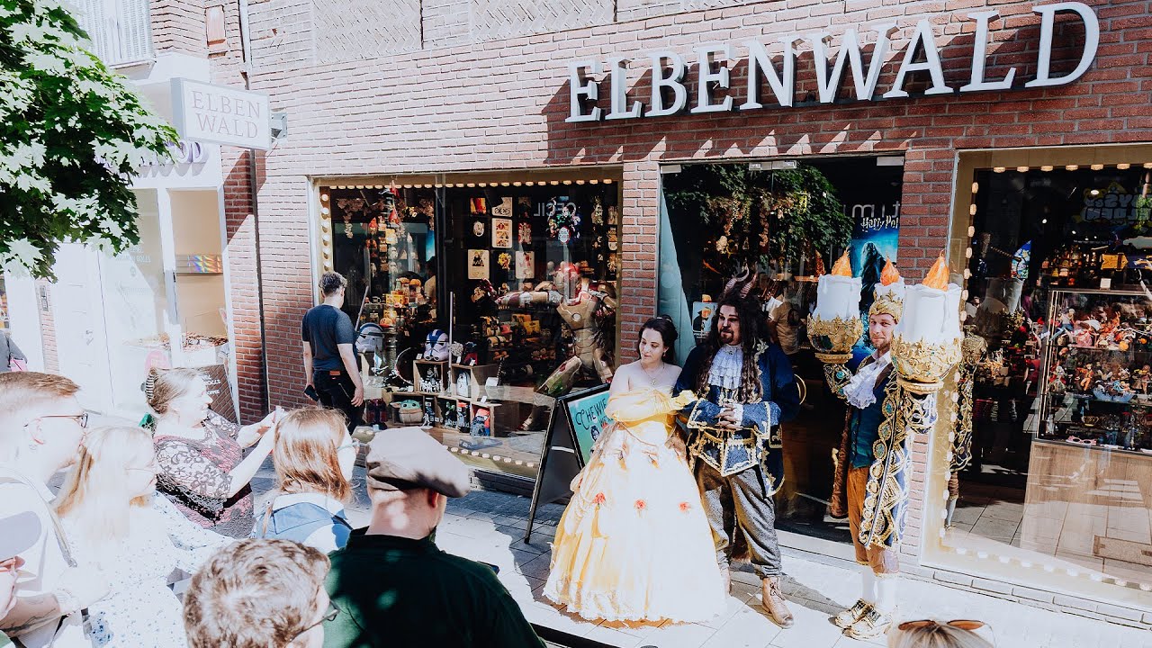 Hunderte Cosplays trotz Hitze: Elbenwald-Eröffnung in Düsseldorf