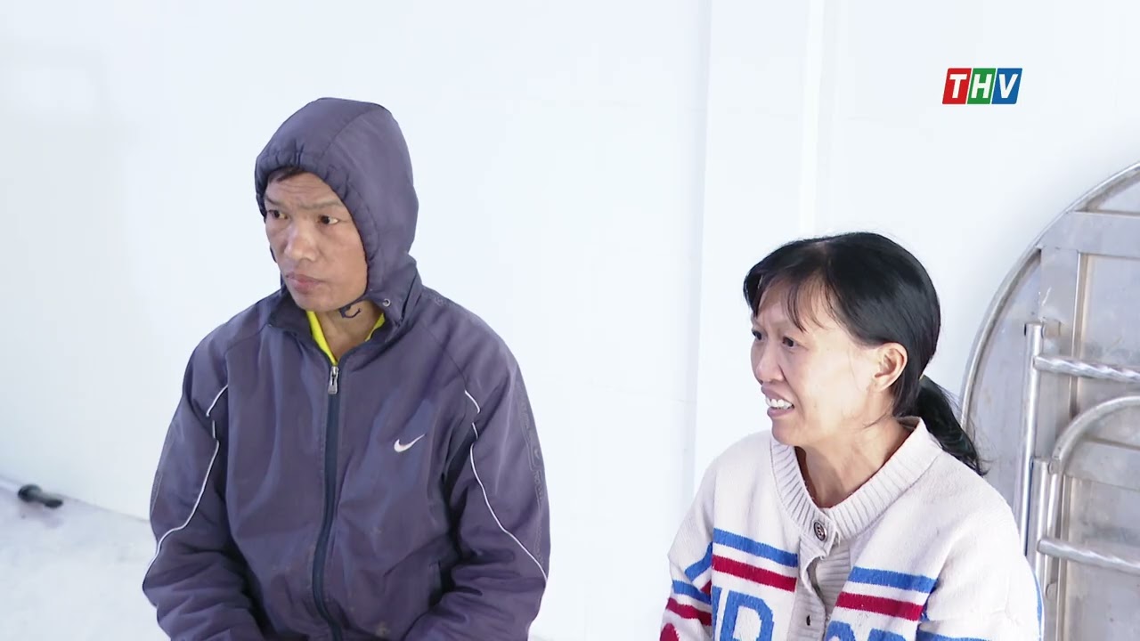 Đồng chí Chủ tịch UBND xã Tuyên Hóa thăm, tặng quà tết hộ nghèo nhân dịp Tết Nguyên đán Bính Ngọ