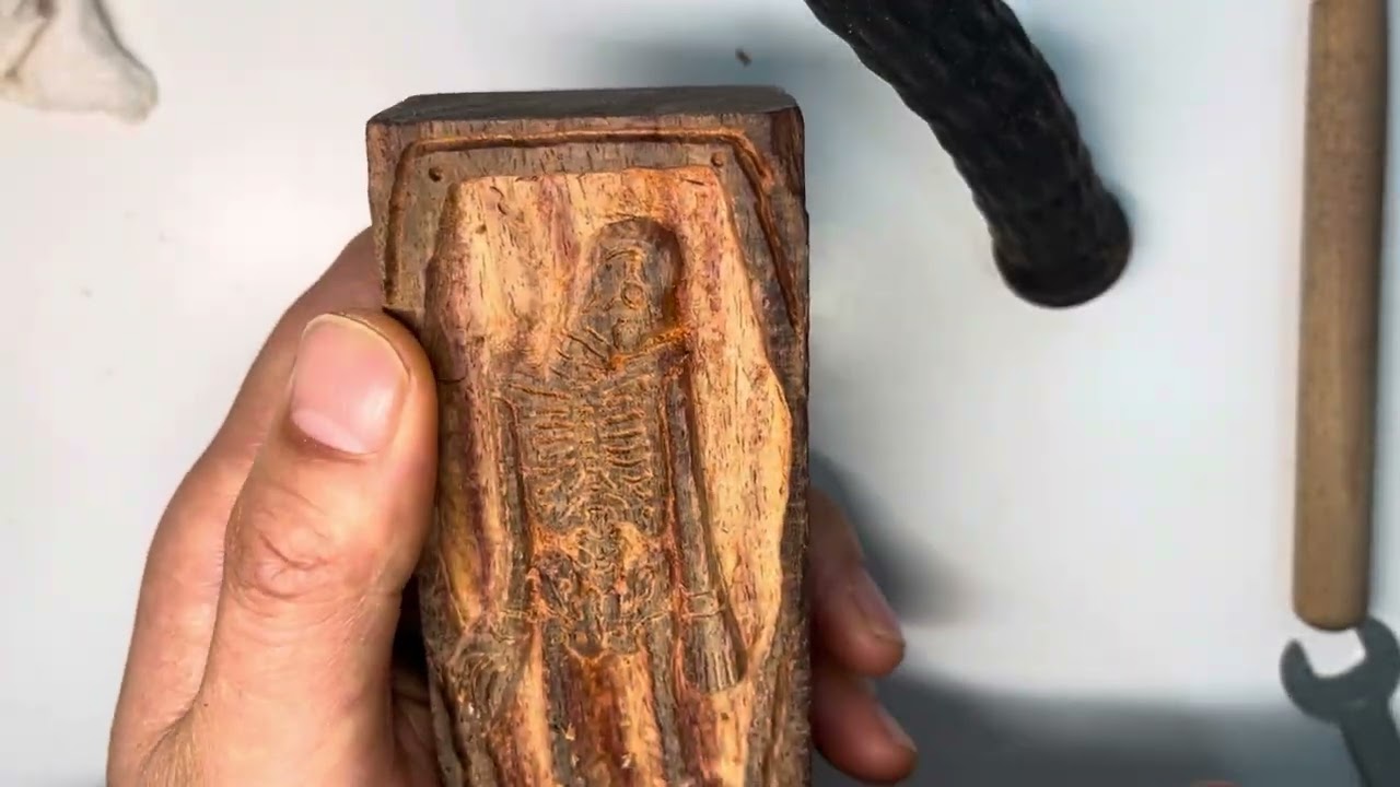  Dead Drunk  ：Woodcarving