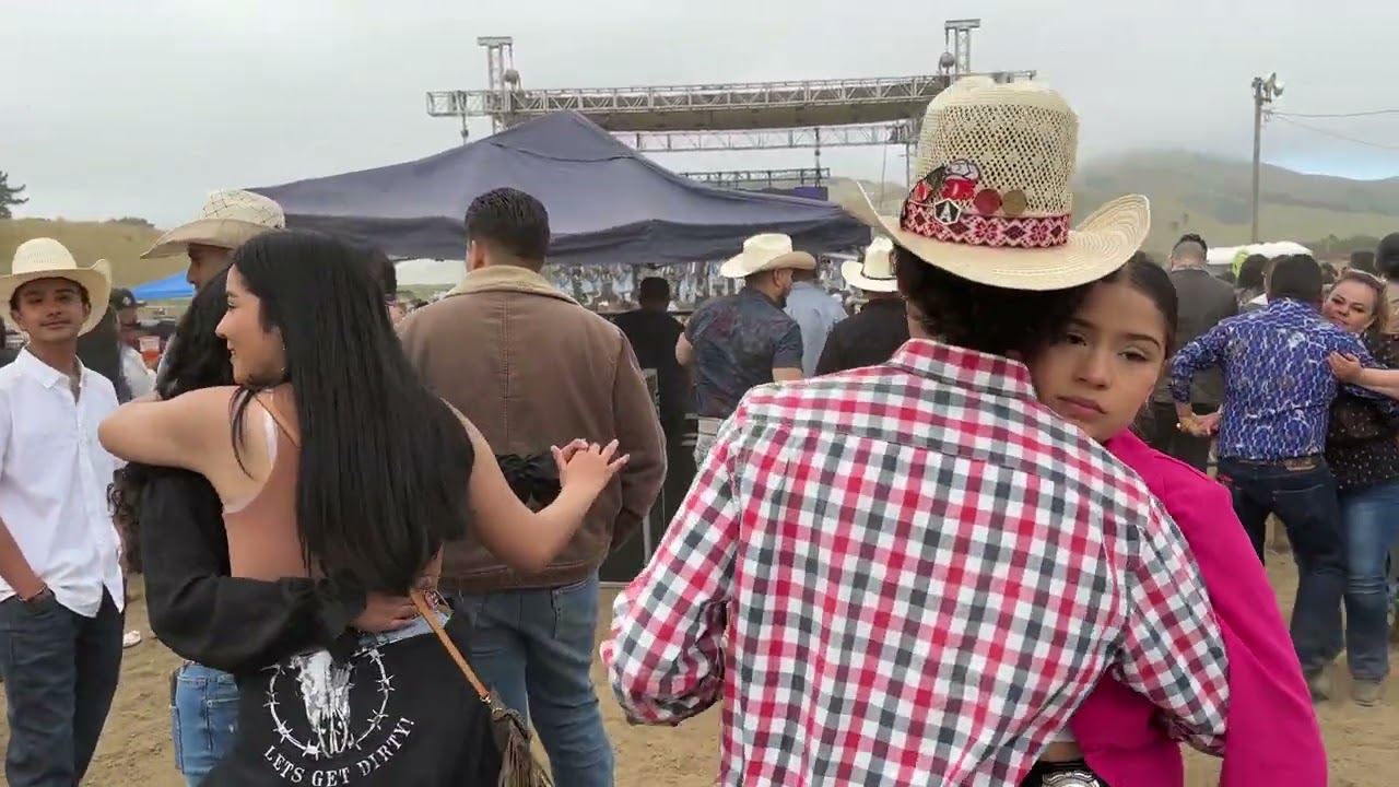 PALOMAS QUE ANDA VOLANDO. BANDA CUISILLOS EN VIVO SALINAS CA