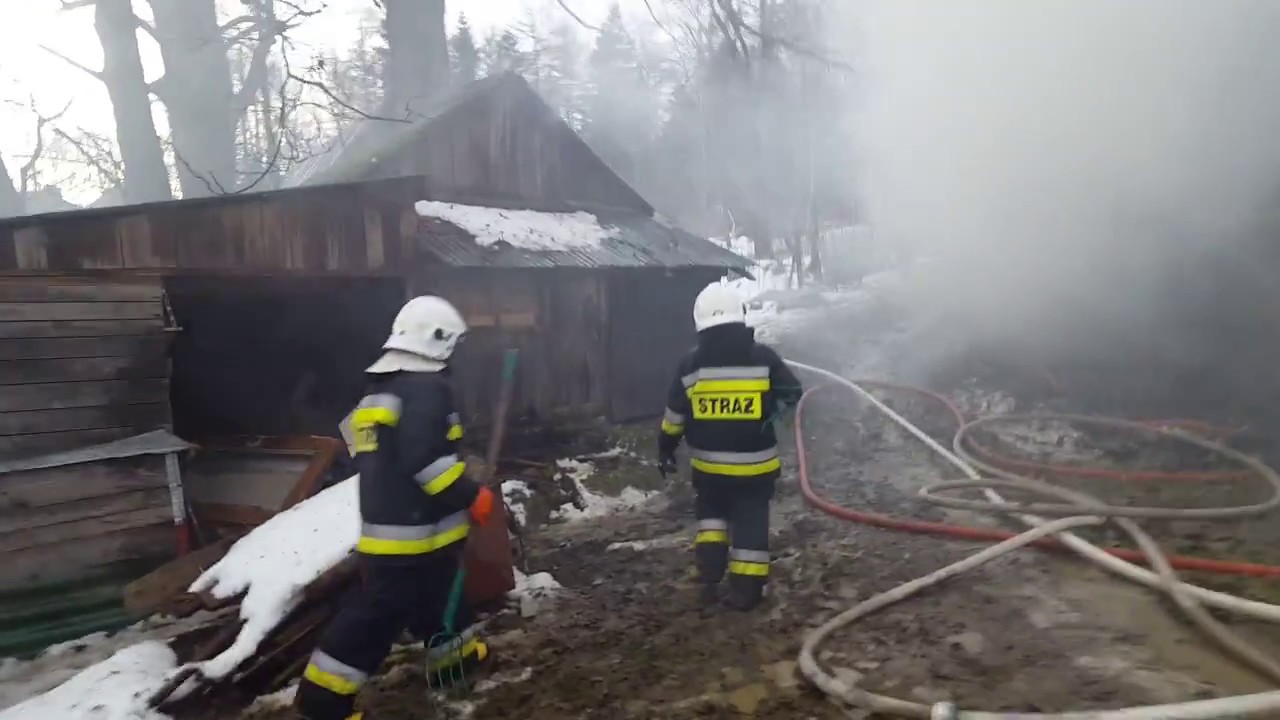 Drewniany budynek na Zwijaczach w Zakopanem w ogniu