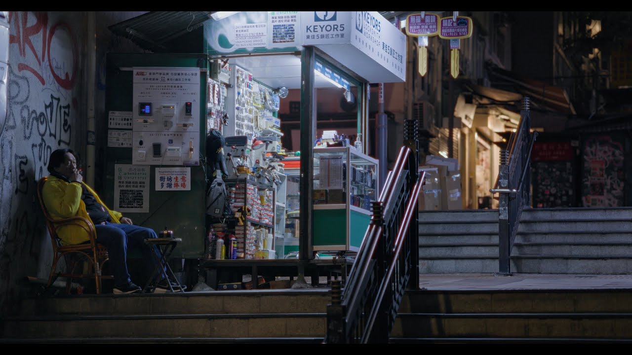 Canon EOS R5C 8K raw - Night in the hood