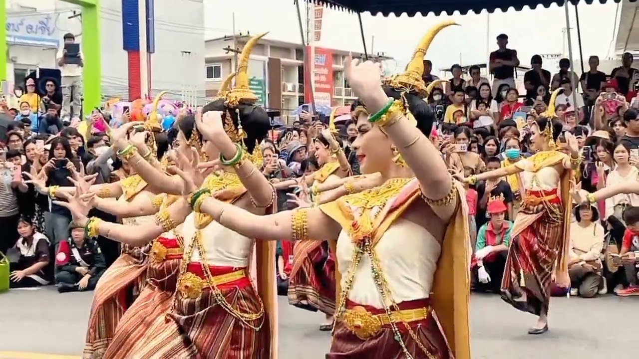 แห่เทียนอุบลราชธานี68 ขบวนฟ้อนเบ็ญจะมะมหาราช
