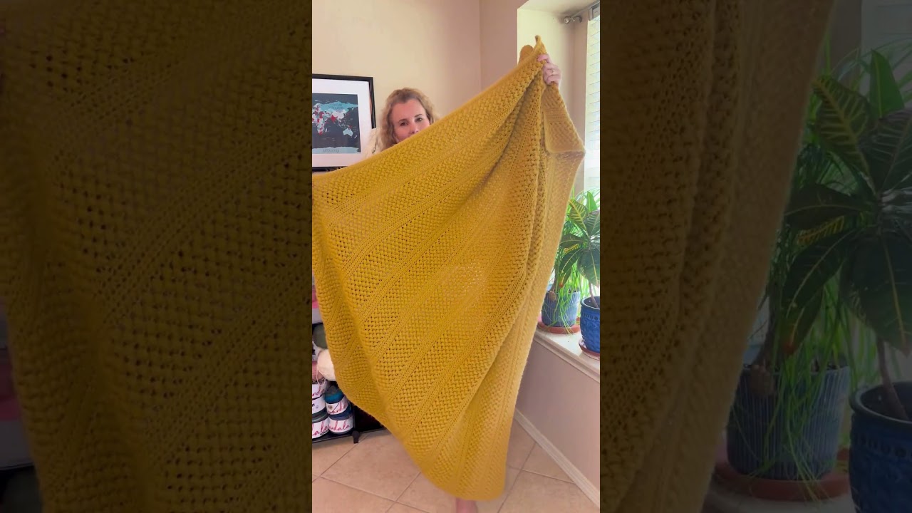 Easy Crochet Blanket for Beginners: The Finley #crochetpattern #crochetblanket #crochetforbeginners