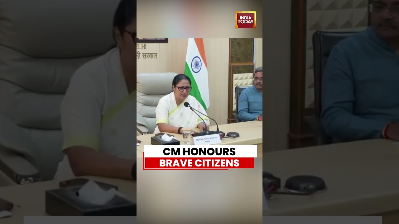 Delhi CM Rekha Gupta Honours Fire Heroes, Pays Tribute to Victims | Malviya Nagar Fire | Fire News