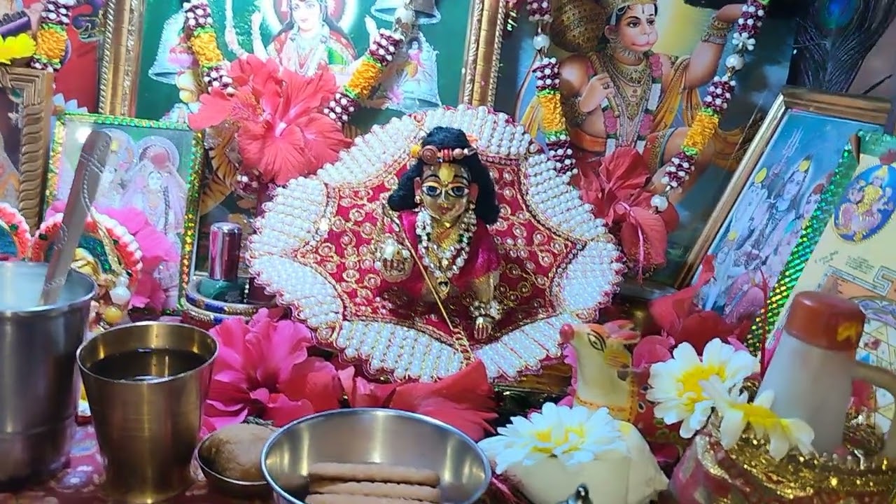 #कृष्णा#भजन#बहुत सुंदरभजन#आप लोगजरूर सुने 🙏🏻🥀 संतो में बैठी मीरा 🙏🏻 गोपाल भजनगए 🥀🙏🏻