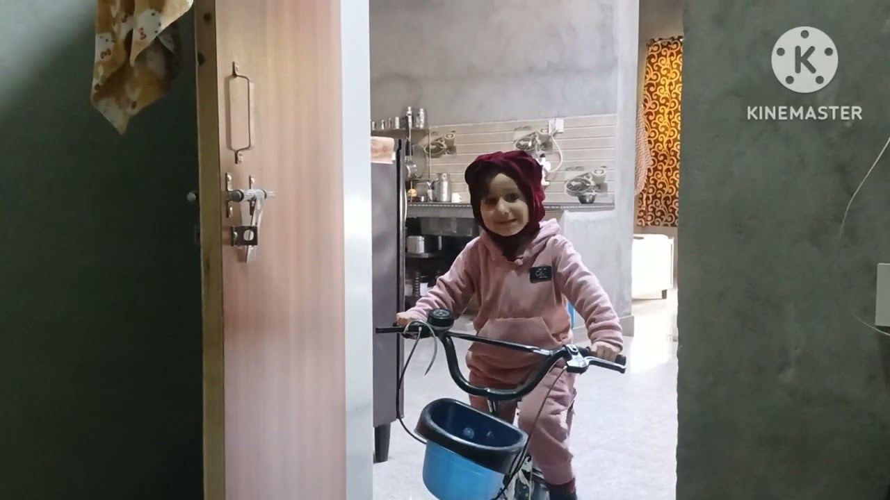 हमारे घर कौन बच्चा आग्या 