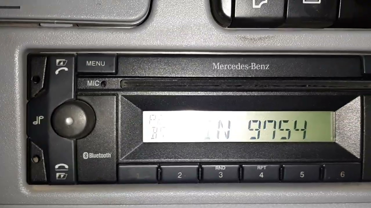 MERCEDES ACTROS BLUETOOTH CONNECTION       #ukdrivingtest #drivinglicence #dubaidrivinglicense