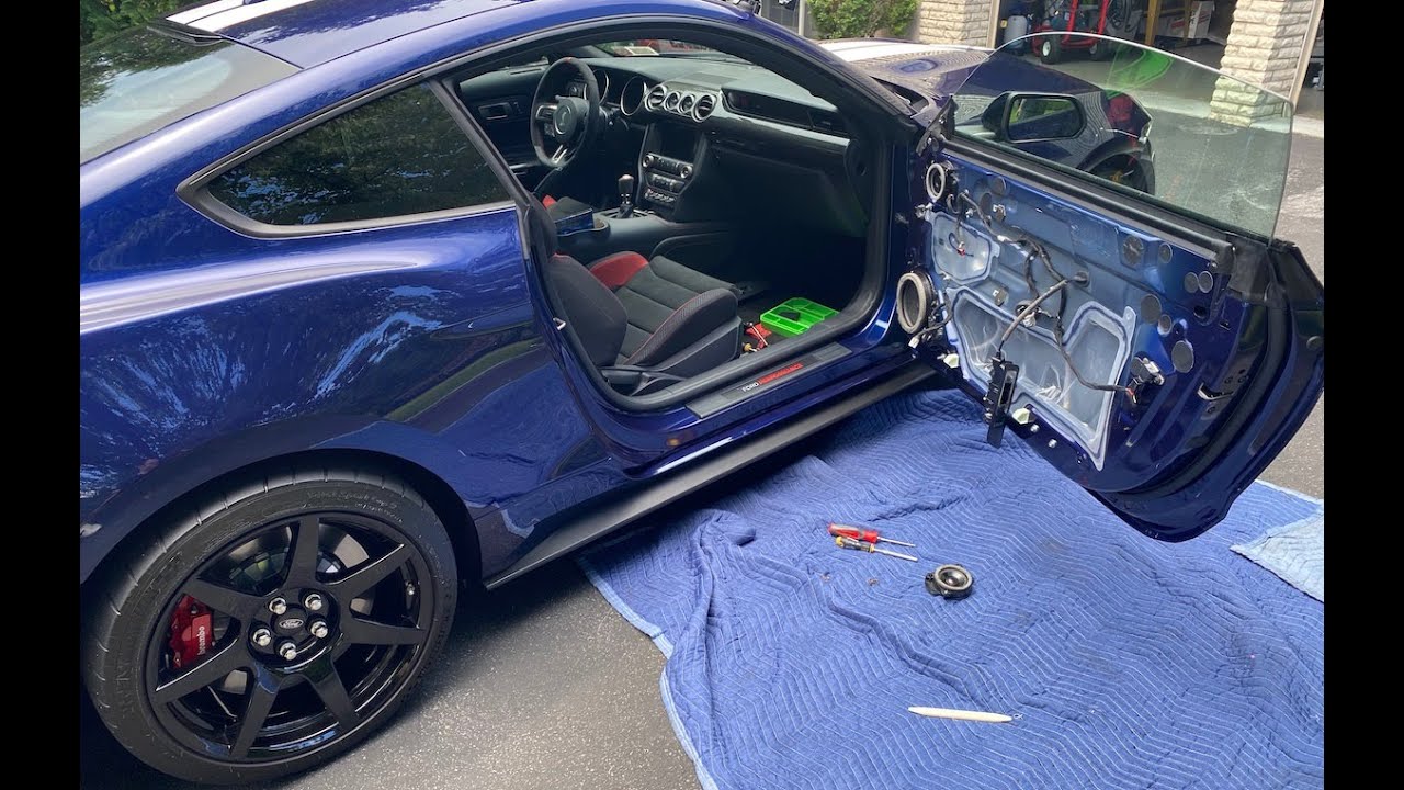 Shelby GT350 Door Panel Removal & Speaker Replacement | Auto Fanatic
