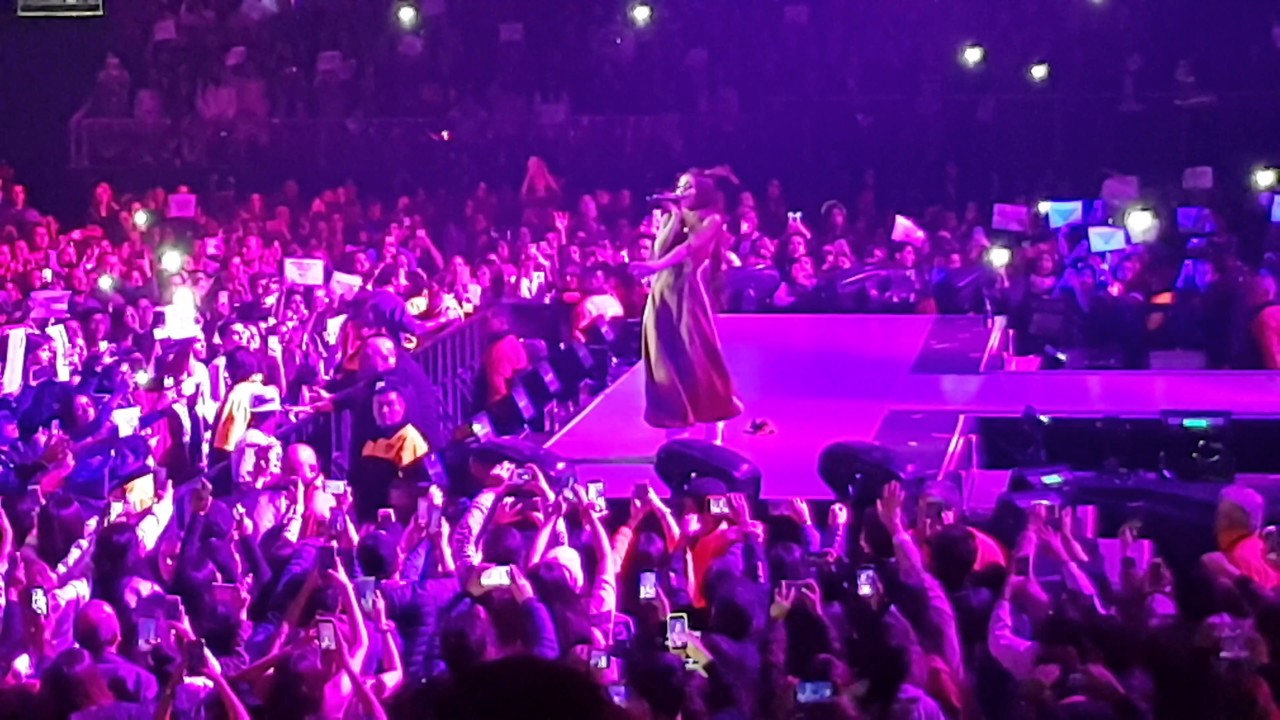 Ariana Grande - Sometimes 03/07/2017 #DangerousWomanTour @ Movistar Arena. Chile