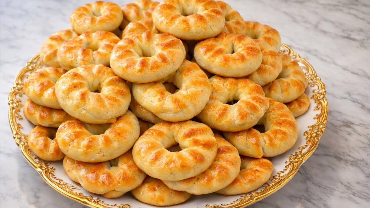كعك العيد بالسميد  .. مكونات بسيطة وطريقة سهلة وطعم روووعة 