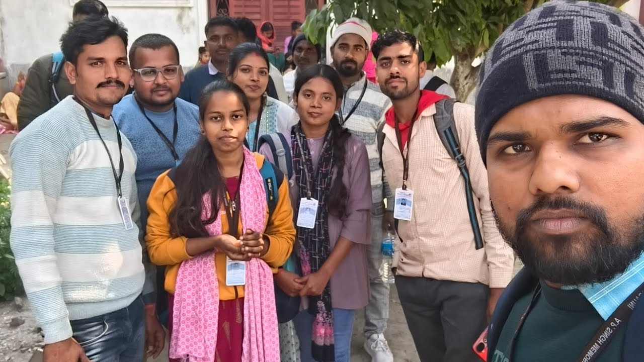 हम#संस्कृत वाले है, कुछ गोरे😃और कुछ काले😃और बहुत ही भोले-भाले हम#संस्कृत वाले है🤗