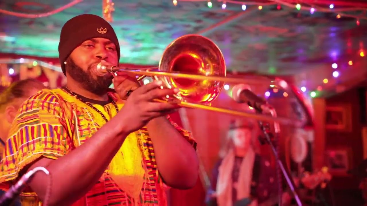 Zoumountchi Live ~  'Schip Ka Hairon'  at Africa Night at Sahara Lounge, Austin, Texas