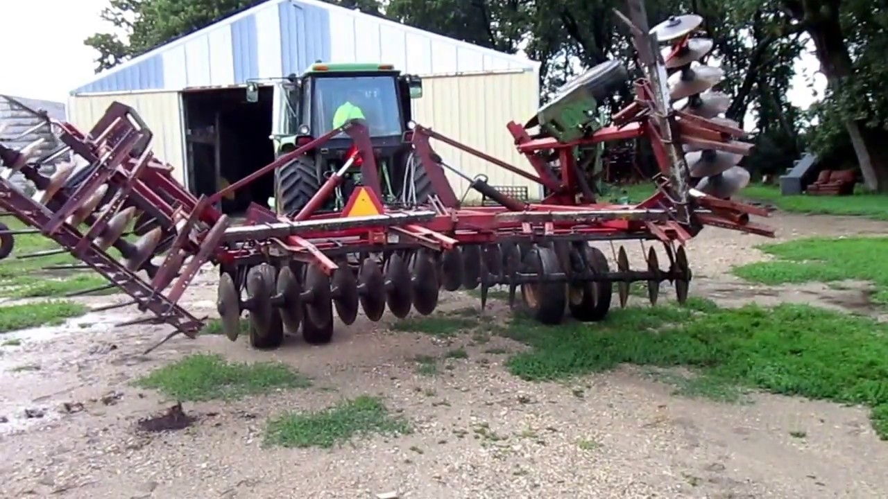 International 490 21' Hydraulic Fold Disk,