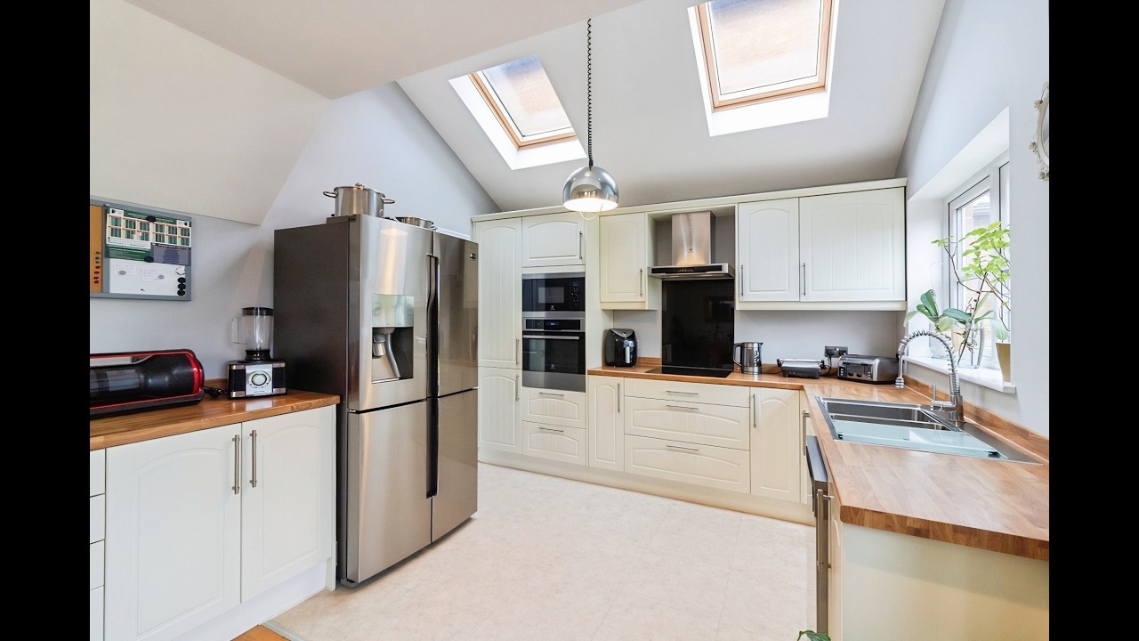 4 Bedroom Detached Family Home in Reading  Full Property Tour  Near Hillside Primary School