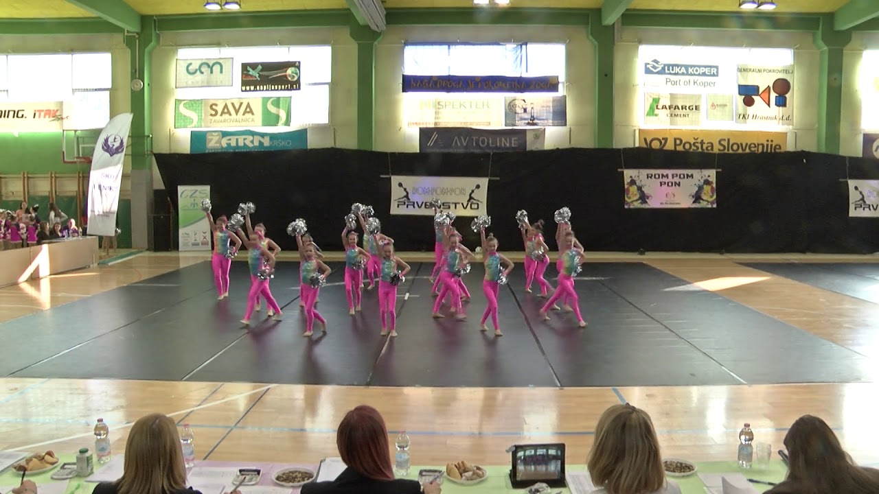 PD AKS dance studio Gold Zajčice 1 Otroška cheer pom skupine Rom Pom Pon 2019
