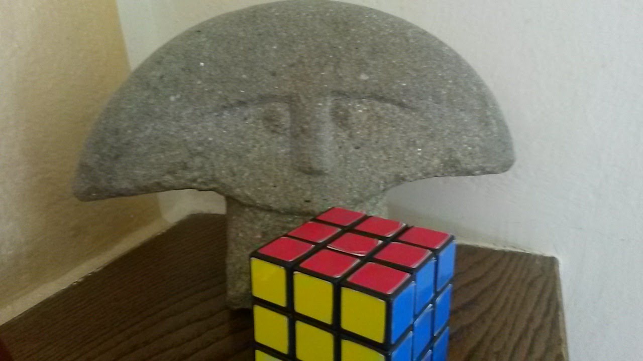 cubo di rubik soluzione ultimo strato con algoritmi scritti in sovraimpressione