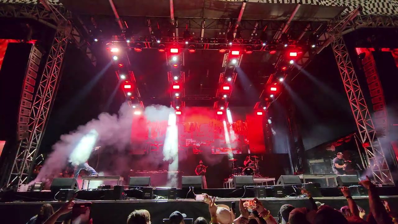 Breathe Carolina - Hello Fascination (Live at When We Were Young day 1)