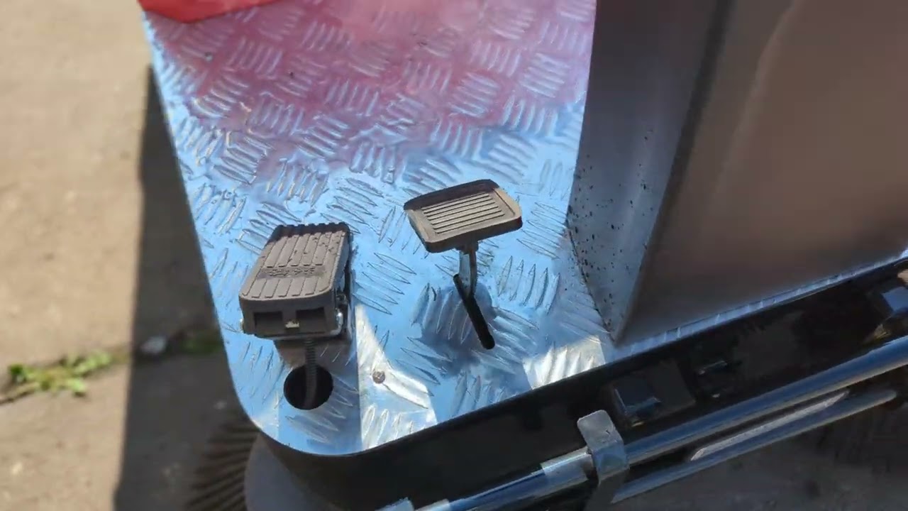 Aufsitzkehrmaschine, Kehrmaschine, Elektrische Kehrmaschine