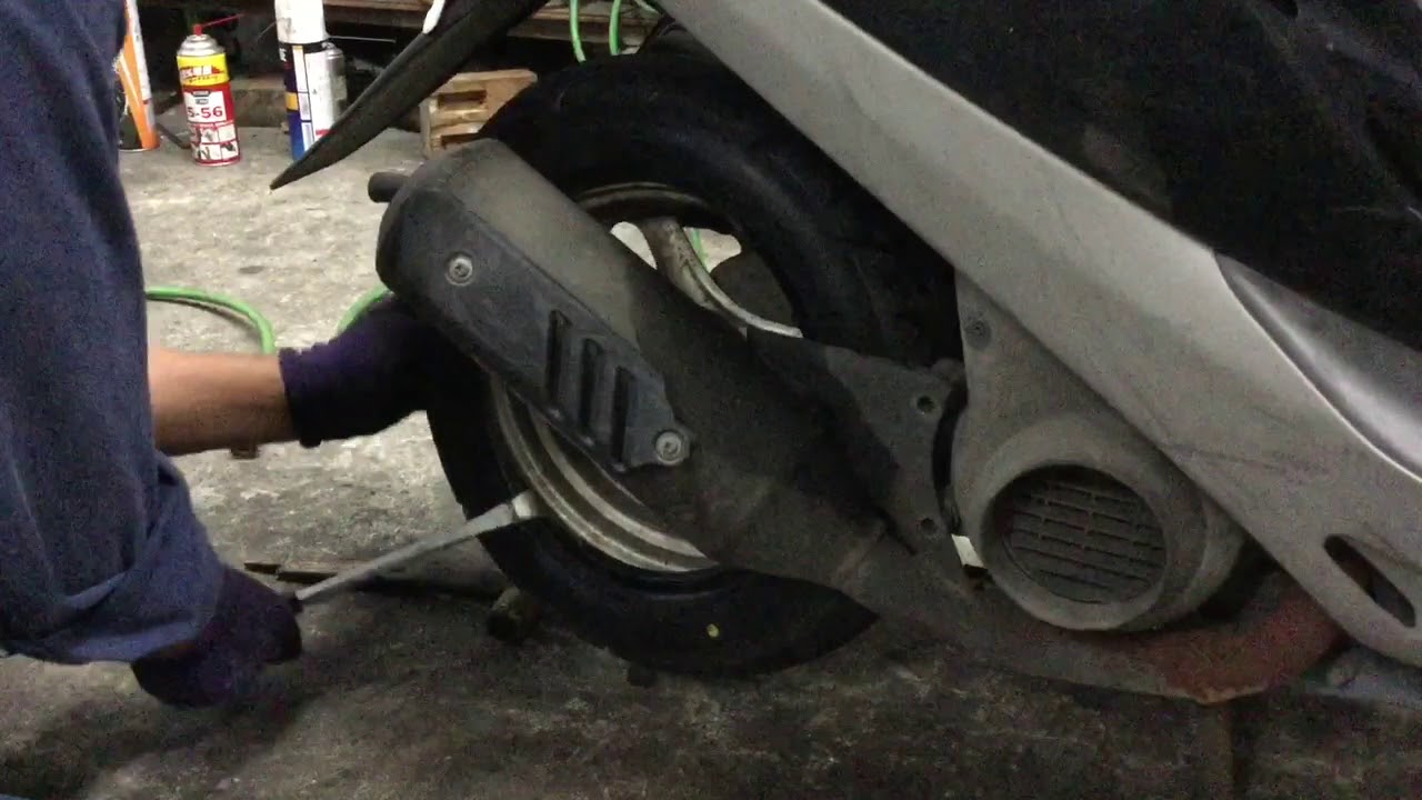 HONDAディオ50マフラーを外さずタイヤ交換