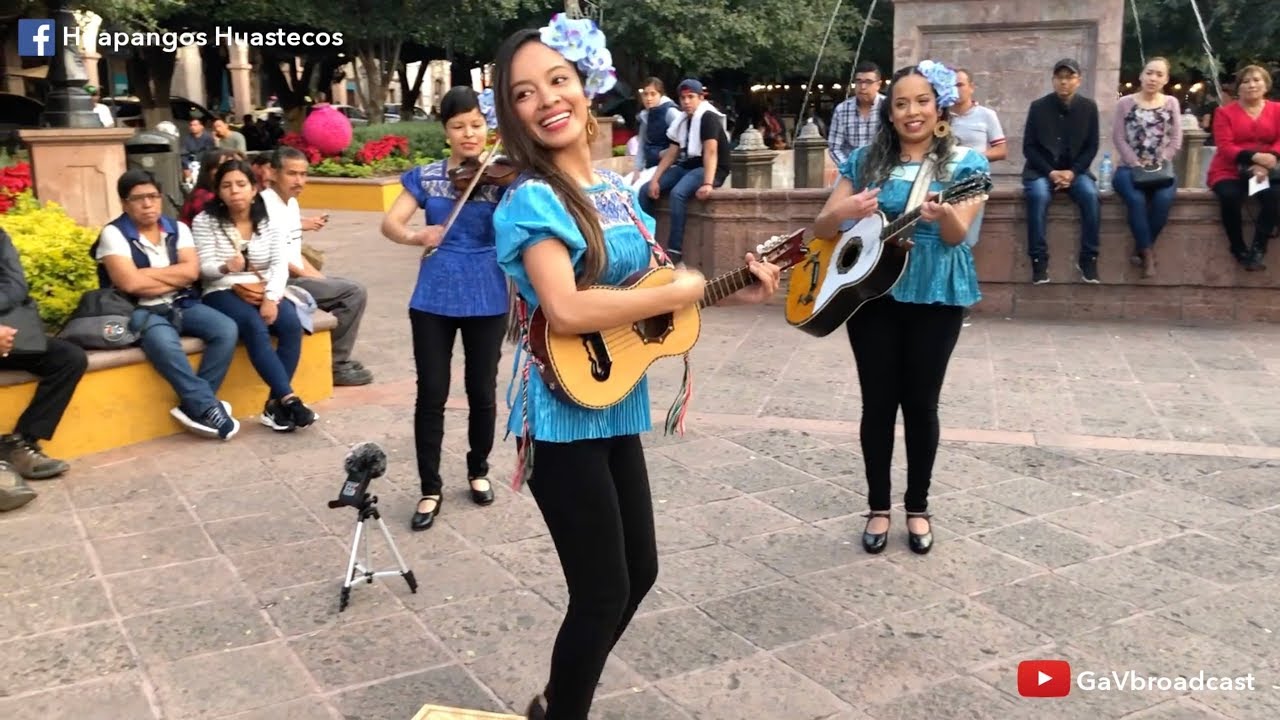 COMPARTAN!! Vean como bailan y tocan huapango el Trío Perlitas Queretanas