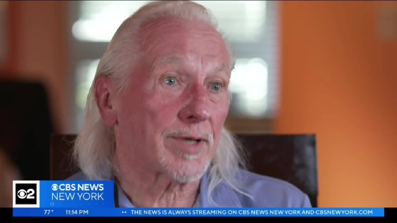 Vietnam vet returns lost diary to fallen soldier's family