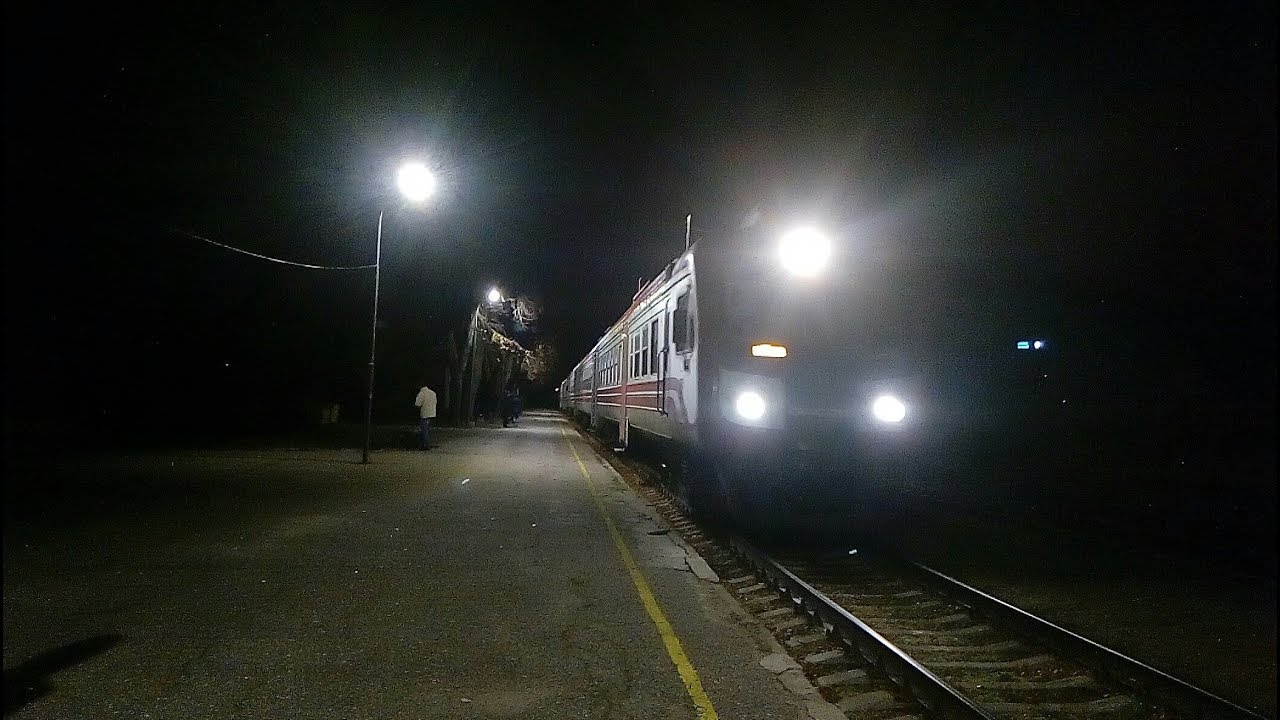 Дизель поезд DR1AC-219 прибывает на станцию Valmiera / DMU DR1AC arrival to the Valmiera station