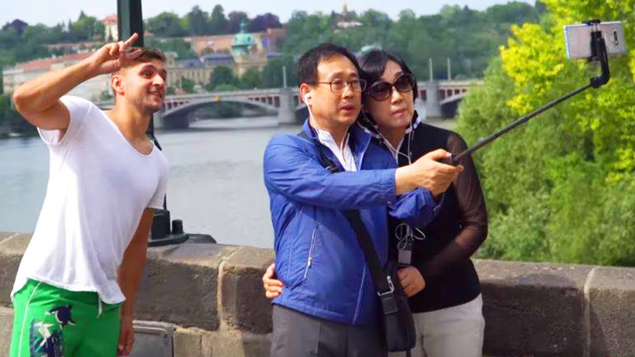 Kazím turistům fotky! | Sociální experiment