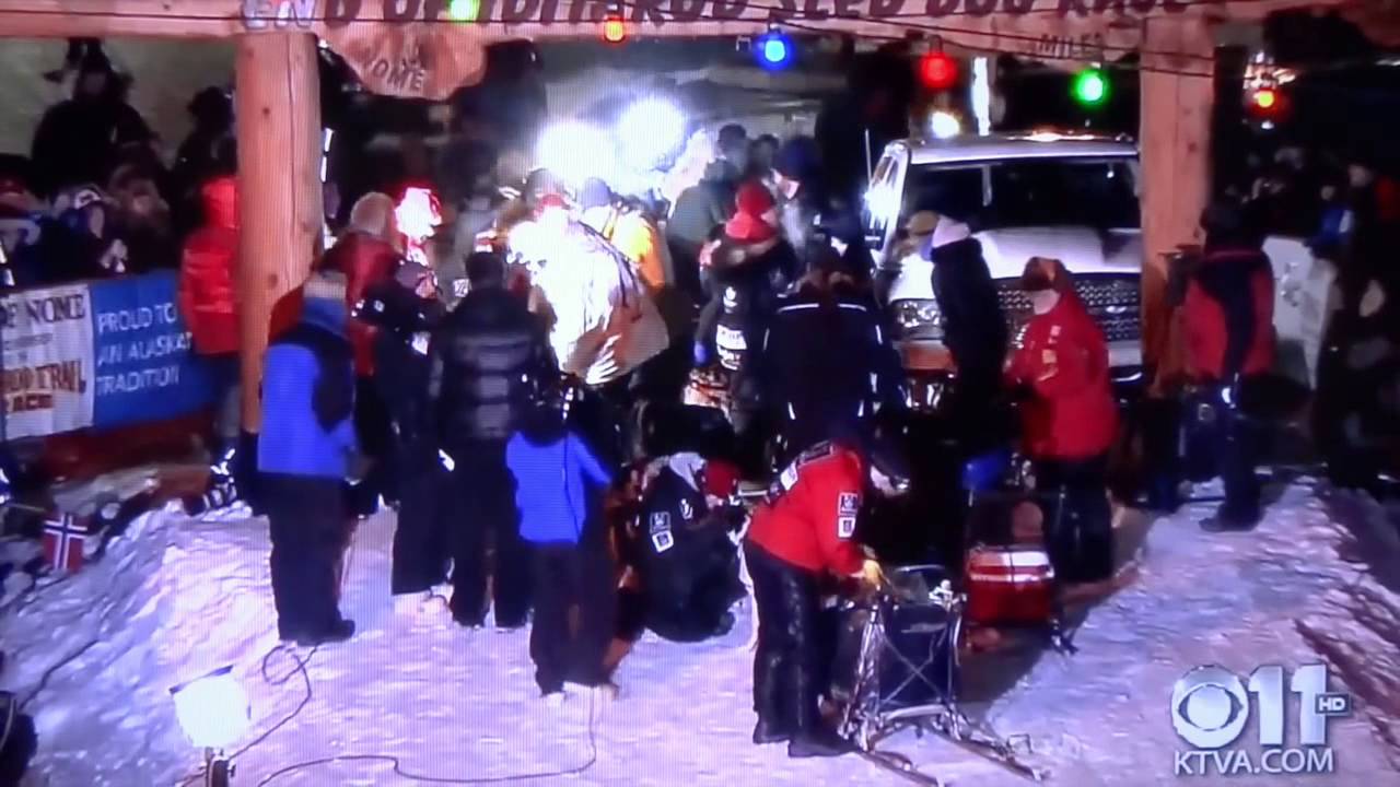 Dallas Seavey and Aliy Zirkle crosses the finish line in Nome at the Iditarod 2014