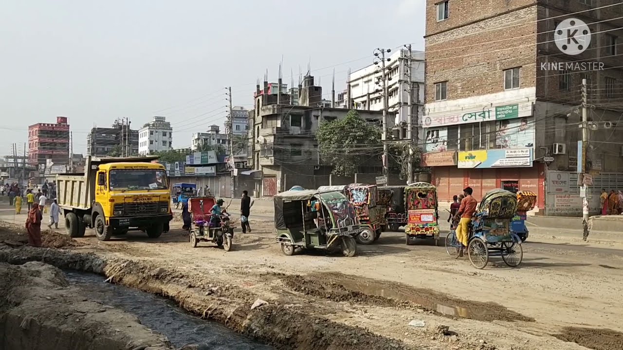 Hard Lockdown for Corona in Bangladesh 2021_পহেলা বৈশাখ_রমযান মাসের প্রথম দিন - ট্রাক চলছে রাস্তায়