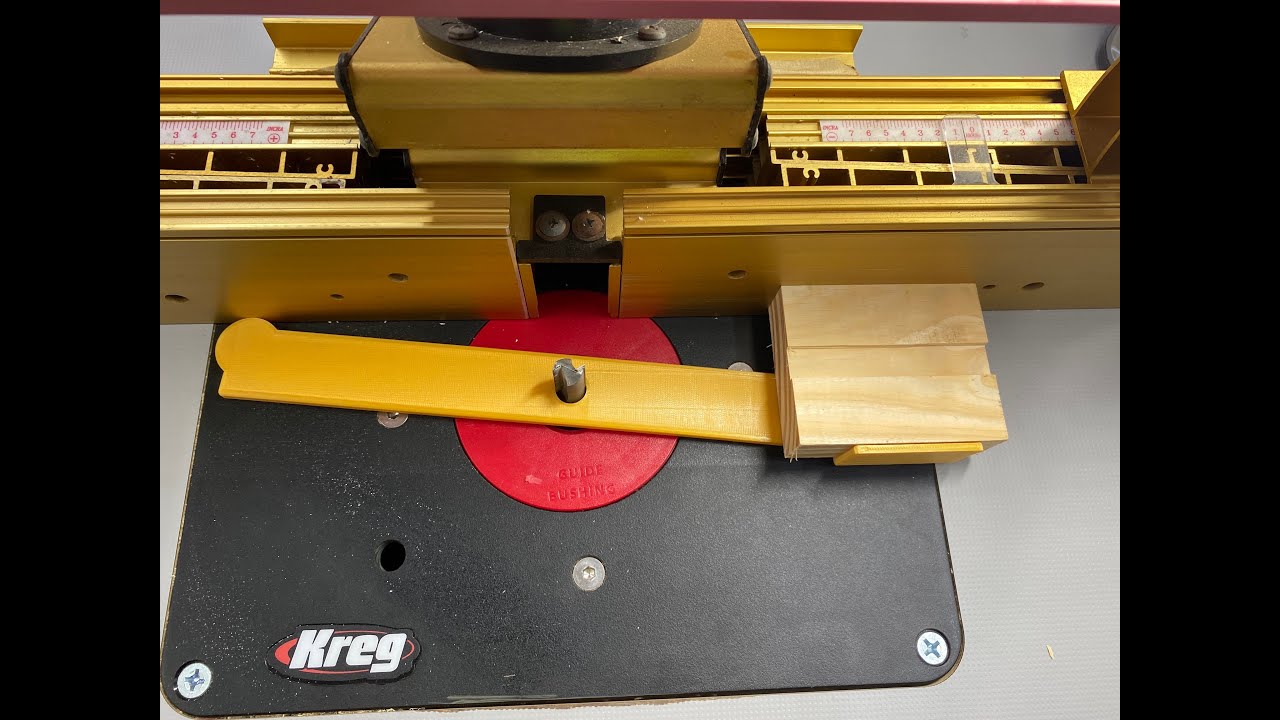 Router table centre finder