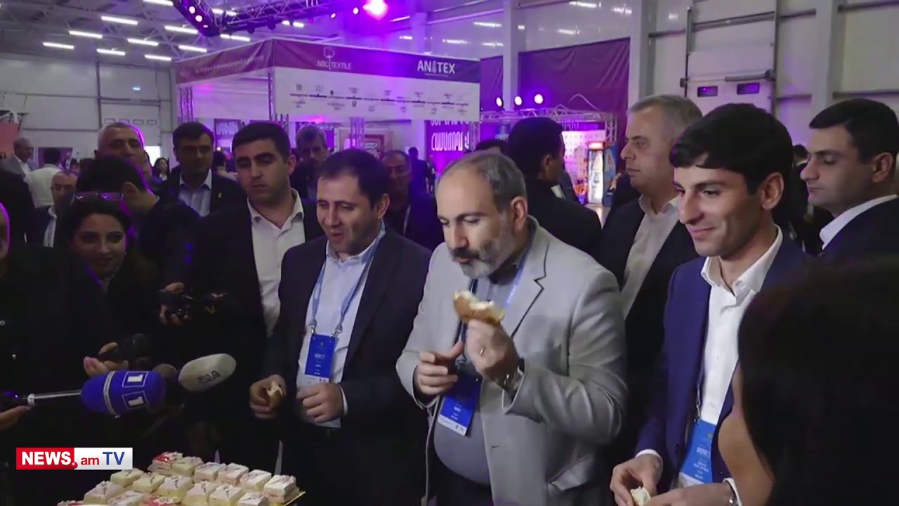 Փաշինյանն ախորժակով տարբեր մթերքներ է ուտում էքսպոյի ժամանակ