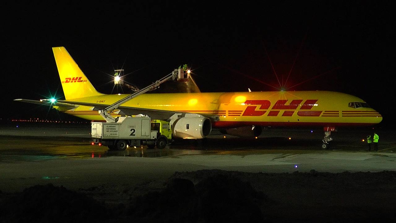 De-icing DHL Air Boeing 757 G-DHKF - Katowice Pyrzowice (KTW/EPKT) - 08.02.2017 r.